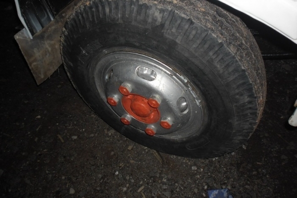 HINO KM310 - 100 HP DQ100 รถบรรทุก 6 ล้อ ช่วงล่างใหญ่คัชซีสวยไม่มีบวม คานหน้าติด F เฟืองท้ายติด F ครบหมดแล้ว เครื่องแห้งแรงดี หัวเก๋ง FC ลงเล่มครบถูกต้อง ภายในสวยครบ พวงมาลัยเพาเวอร์ กระบะเหล็กคอกไม้ความยาว 4.30 เมตรสภาพสวย ยางสภาพดี 70\% เอกสารทะเบียนครบพ