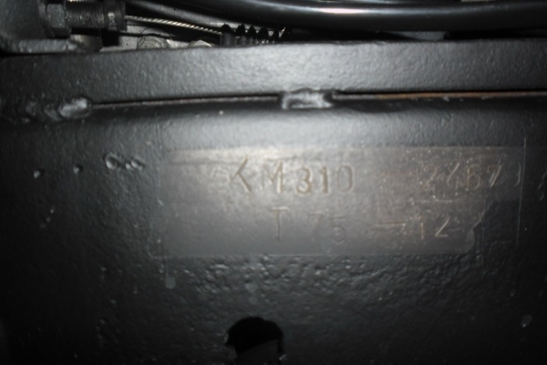 HINO KM310 - 100 HP DQ100 รถบรรทุก 6 ล้อ ช่วงล่างใหญ่คัชซีสวยไม่มีบวม คานหน้าติด F เฟืองท้ายติด F ครบหมดแล้ว เครื่องแห้งแรงดี หัวเก๋ง FC ลงเล่มครบถูกต้อง ภายในสวยครบ พวงมาลัยเพาเวอร์ กระบะเหล็กคอกไม้ความยาว 4.30 เมตรสภาพสวย ยางสภาพดี 70\% เอกสารทะเบียนครบพ