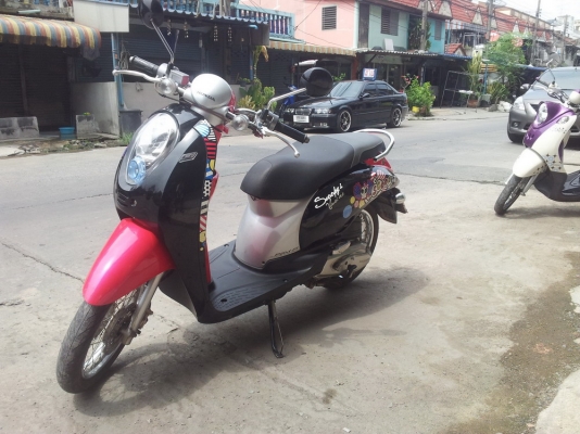 ขาย HONDA SCOOPY I รถปลายปี2011 เดิมทุกชิ้นส่วน ไม่เคยล้ม มือเดียวป่ายแดง งดต่อรองคับ