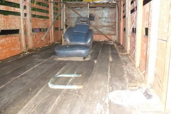 ISUZU ELF 100 HP 4BC2 กระบะเหล็กคอกไม้ความยาว 4.30 เมตร รถสภาพดีครับพร้อมบรรทุกได้เลย เครื่องแรงดี ภายในเก๋งคอนโซลอยู่ครบไม่ผุ ช่วงล่างคัชซีไม่มีดาม ยางสภาพดีิิ 70\% พร้อมบรรทุกพร้อมใช้งาน เอกสารทะเบียนครบพร้อมโอน ราคาต่อรองได้นะครับ