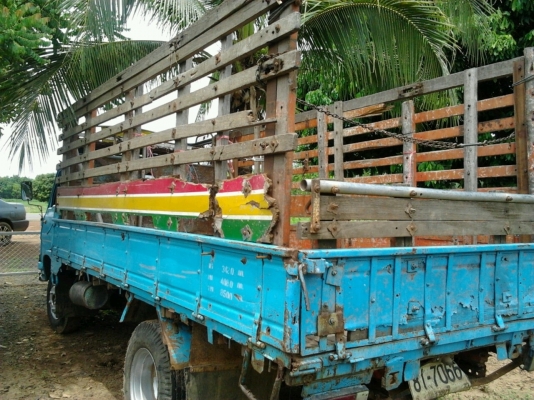 ISUZU ELF 100 HP 4BC2 กระบะเหล็กคอกไม้ความยาว 4.30 เมตร รถสภาพดีครับพร้อมบรรทุกได้เลย เครื่องแรงดี ภายในเก๋งคอนโซลอยู่ครบไม่ผุ ช่วงล่างคัชซีไม่มีดาม ยางสภาพดีิิ 70\% พร้อมบรรทุกพร้อมใช้งาน เอกสารทะเบียนครบพร้อมโอน ราคาต่อรองได้นะครับ