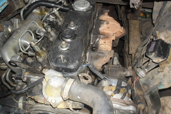 ISUZU ELF 100 HP 4BC2 กระบะเหล็กคอกไม้ความยาว 4.30 เมตร รถสภาพดีครับพร้อมบรรทุกได้เลย เครื่องแรงดี ภายในเก๋งคอนโซลอยู่ครบไม่ผุ ช่วงล่างคัชซีไม่มีดาม ยางสภาพดีิิ 70\% พร้อมบรรทุกพร้อมใช้งาน เอกสารทะเบียนครบพร้อมโอน ราคาต่อรองได้นะครับ