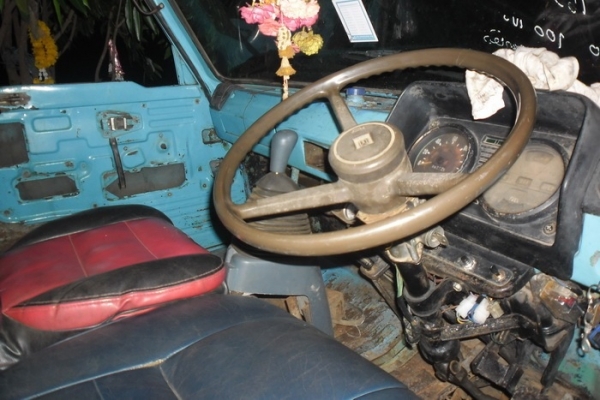 ISUZU ELF 100 HP 4BC2 กระบะเหล็กคอกไม้ความยาว 4.30 เมตร รถสภาพดีครับพร้อมบรรทุกได้เลย เครื่องแรงดี ภายในเก๋งคอนโซลอยู่ครบไม่ผุ ช่วงล่างคัชซีไม่มีดาม ยางสภาพดีิิ 70\% พร้อมบรรทุกพร้อมใช้งาน เอกสารทะเบียนครบพร้อมโอน ราคาต่อรองได้นะครับ