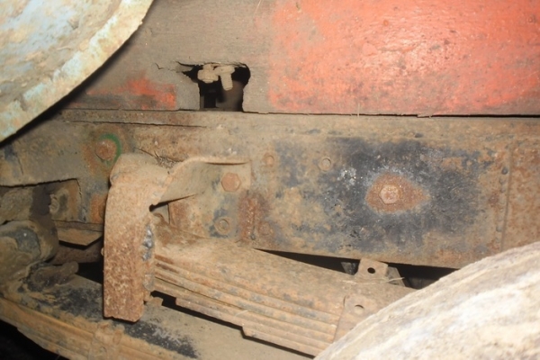 ISUZU ELF 100 HP 4BC2 กระบะเหล็กคอกไม้ความยาว 4.30 เมตร รถสภาพดีครับพร้อมบรรทุกได้เลย เครื่องแรงดี ภายในเก๋งคอนโซลอยู่ครบไม่ผุ ช่วงล่างคัชซีไม่มีดาม ยางสภาพดีิิ 70\% พร้อมบรรทุกพร้อมใช้งาน เอกสารทะเบียนครบพร้อมโอน ราคาต่อรองได้นะครับ