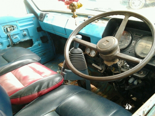 ISUZU ELF 100 HP 4BC2 กระบะเหล็กคอกไม้ความยาว 4.30 เมตร รถสภาพดีครับพร้อมบรรทุกได้เลย เครื่องแรงดี ภายในเก๋งคอนโซลอยู่ครบไม่ผุ ช่วงล่างคัชซีไม่มีดาม ยางสภาพดีิิ 70\% พร้อมบรรทุกพร้อมใช้งาน เอกสารทะเบียนครบพร้อมโอน ราคาต่อรองได้นะครับ