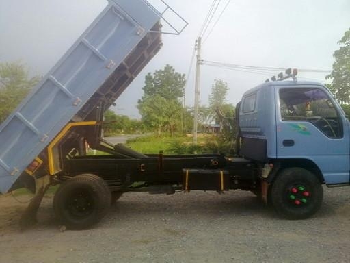 ISUZU NPR 120 HP 4HF1 หกล้อดั๊มพ์ กระบะดั๊มพ์เหล็ก 4 ตันยิงหน้าความยาว 3.60 เมตร เครื่องฝาขาวแรงดีไม่เยิ้ม ภายในเก๋งคอนโซลสวยครบ แอร์เย็น พ.เพาเวอร์ ก.ไฟฟ้า ช่วงล่างใหญ่ยาง 8.25 ขอบ 16 สภาพดีพร้อมบรรทุกพร้อมใช้งาน เอกสารทะเบียนภาษีครบพร้อมโอน ราคาต่