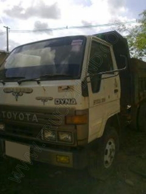 รถบรรทุก 6 ล้อดั๊มพ์ ยี่ห้อ TOYOTA