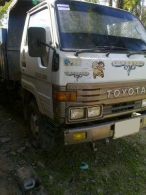 รถบรรทุก 6 ล้อดั๊มพ์ ยี่ห้อ TOYOTA