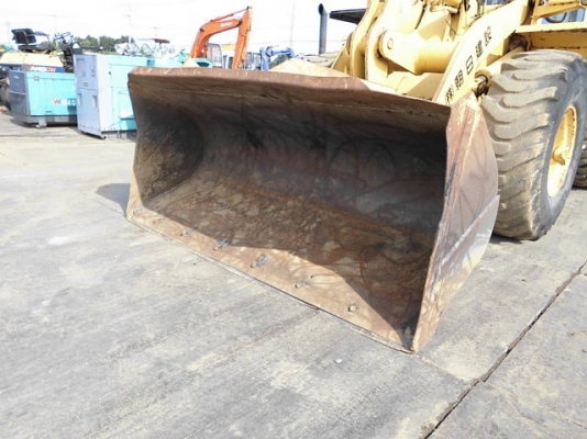 รถตักล้อยาง  WA150-1 สภาพสวย  รถเก่านำเข้าจากญี่ปุ่น  จะถึงไทยเร็ว ๆ นี้  โทร.081-373-0559