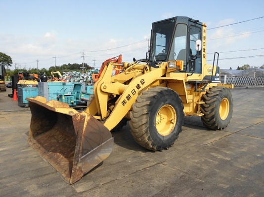 รถตักล้อยาง  WA150-1 สภาพสวย  รถเก่านำเข้าจากญี่ปุ่น  จะถึงไทยเร็ว ๆ นี้  โทร.081-373-0559