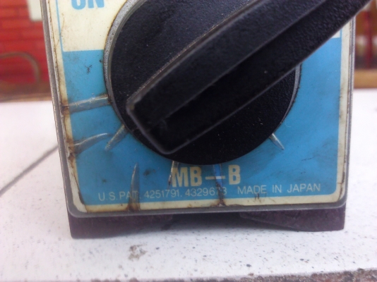 ไดอัลเกจความละเอียด 0.01 มม. พร้อมขายึดแบบแม่เหล็กปรับตำแหน่งการวัดได้