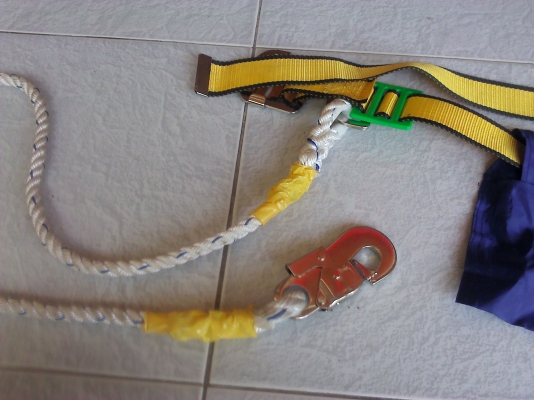 เข็มขัดเซฟตี้ ป้องกันการตกจากที่สูงช่วยชีวิตไว้ได้ใหม่มาก(มี 2 อัน)