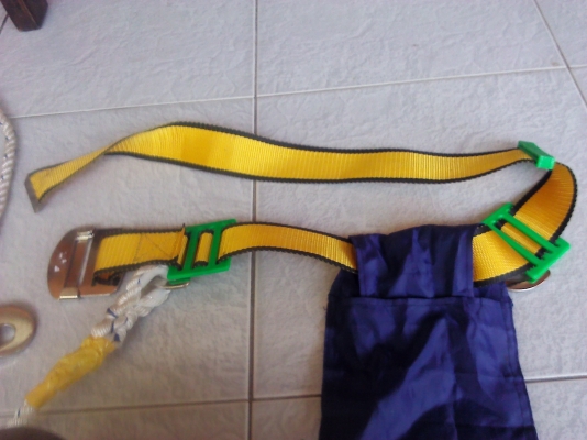 เข็มขัดเซฟตี้ ป้องกันการตกจากที่สูงช่วยชีวิตไว้ได้ใหม่มาก(มี 2 อัน)