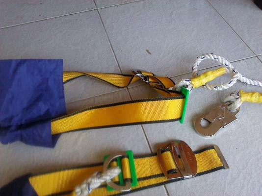 เข็มขัดเซฟตี้ ป้องกันการตกจากที่สูงช่วยชีวิตไว้ได้ใหม่มาก(มี 2 อัน)