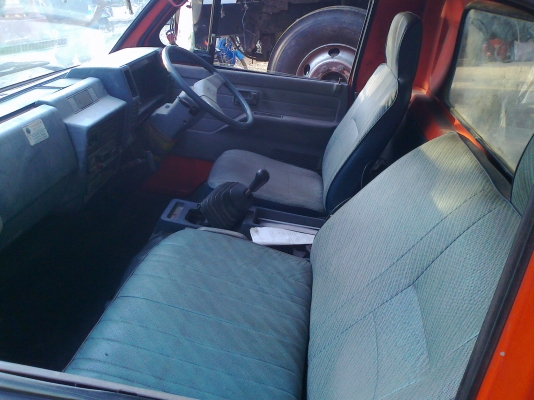 หัว NPR สภาพน่าใช้ครับ หัว NPR สภาพน่าใช้ครับ