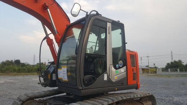 ขายรถขุดHITACHI ZX135-3US japan5000กว่าชั่วโมง