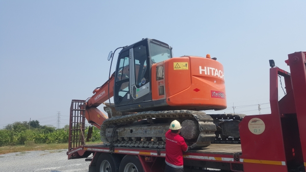 ขายรถขุดHITACHI ZX135-3US japan5000กว่าชั่วโมง