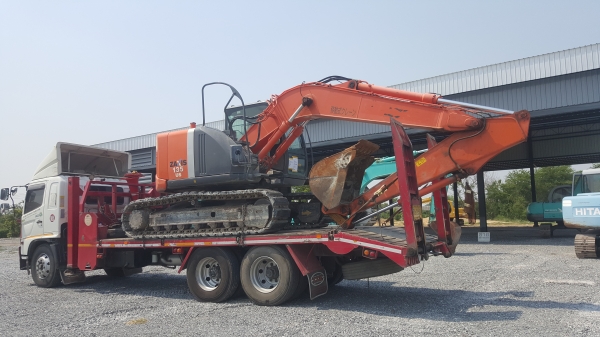 ขายรถขุดHITACHI ZX135-3US japan5000กว่าชั่วโมง