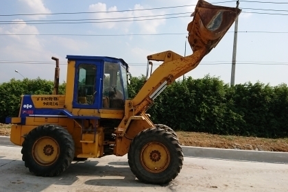 ขายรถตักล้อยาง KOMATSU WA100-1 (สภาพดี) ขายรถตักล้อยาง KOMATSU WA100-1 (สภาพดี)