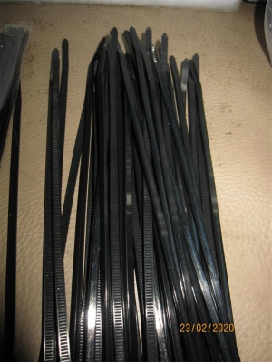 เคเบิ้ลไทร์สีดำ แบบขนาดยาว ทั้งเส้น 30 cm เคเบิ้ลไทร์สีดำ แบบขนาดยาว ทั้งเส้น 30 cm