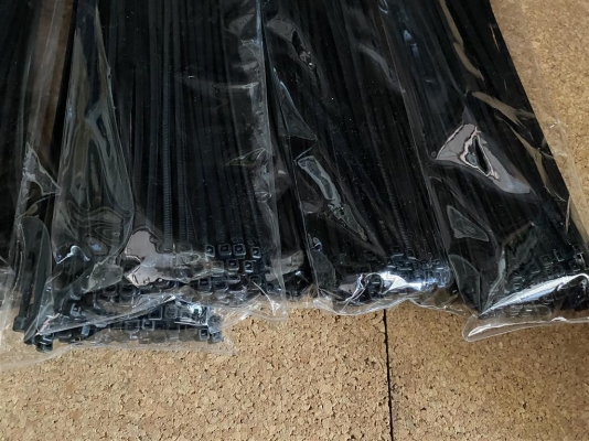 เคเบิ้ลไทร์สีดำ แบบขนาดยาว ทั้งเส้น 30 cm เคเบิ้ลไทร์สีดำ แบบขนาดยาว ทั้งเส้น 30 cm