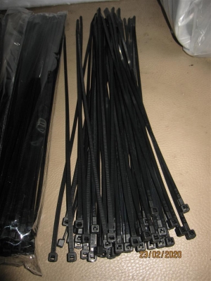 เคเบิ้ลไทร์สีดำ แบบขนาดยาว ทั้งเส้น 30 cm เคเบิ้ลไทร์สีดำ แบบขนาดยาว ทั้งเส้น 30 cm