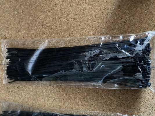 เคเบิ้ลไทร์สีดำ แบบขนาดยาว ทั้งเส้น 30 cm เคเบิ้ลไทร์สีดำ แบบขนาดยาว ทั้งเส้น 30 cm