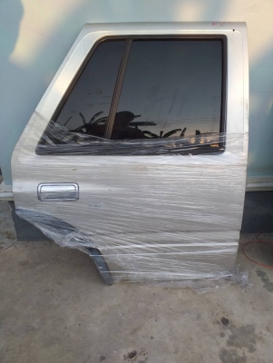 ประตูคู่หลัง isuzu mu wizard คู่ละ 6000 บาท