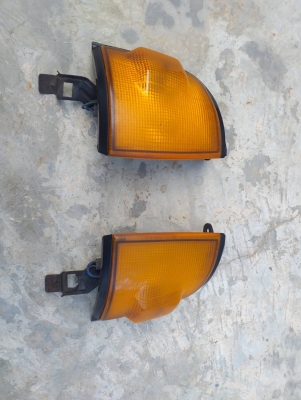 ไฟมุม IKI Japan ส้มขอบดำ isuzu mu wizard ใส่ tfr cameo คู่ละ1500บาท