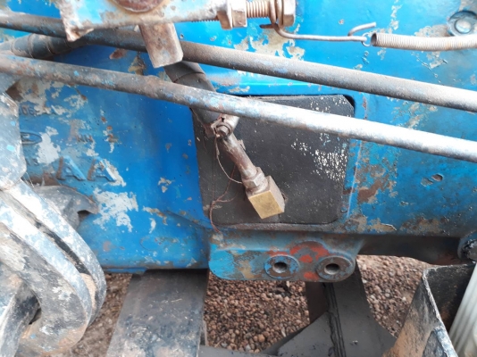 ขาย รถไถ FORD 6600 T3 มีเล่มทะเบียนครบ อุปกรณ์มีใบดันหน้า และหาง 6 ขาย รถไถ FORD 6600 T3 มีเล่มทะเบียนครบ อุปกรณ์มีใบดันหน้า และหาง 6