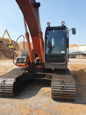 HITCHI ZX200-1 เอกสารเล่มทะเบียน มีหลายคันให้เลือกสภาพสวยพร้อมใช้ คอมนอกคันละ10,000 HITCHI ZX200-1 เอกสารเล่มทะเบียน มีหลายคันให้เลือกสภาพสวยพร้อมใช้ คอมนอกคันละ10,000