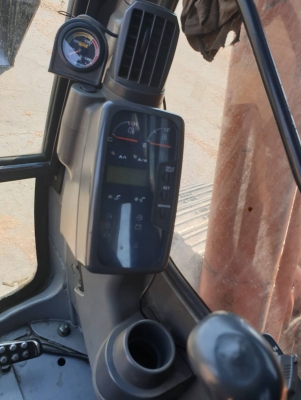 HITCHI ZX200-1 เอกสารเล่มทะเบียน  มีหลายคันให้เลือกสภาพสวยพร้อมใช้ คอมนอกคันละ10,000