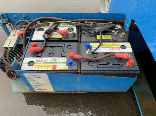 รถกระเช้า (ขากรรไกร) GENIE ทำงานได้สูง 11.75เมตร รุ่น: GS3246DC นำเข้ายี่ปุ่น