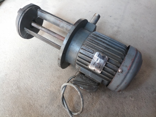 coolant pump ขนาด ครึ่งแรง สามเฟส ความเร็วรอบ 2850 rpm สภาพดี ใช้งานได้ปกติ
