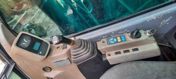 Kobelco SK135 YY01ไฟฟ้าครบ แอร์เย็น เอวแน่น ช่วงล่างเต็มเอกสารเล่มทะเบียน เจ้าของขายเอง