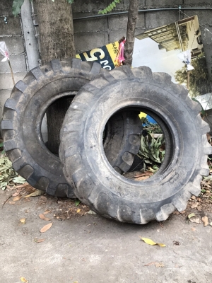 ยาง 14.00-24  สวยๆ คู่นี้ ราคา 4500 บาท