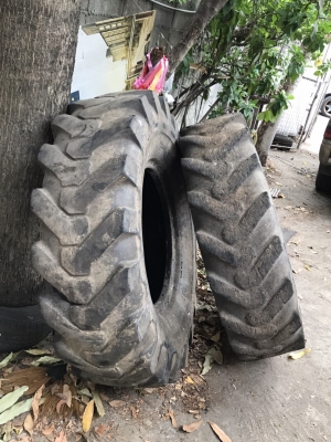 ยาง 14.00-24 สวยๆ คู่นี้ ราคา 4500 บาท ยาง 14.00-24 สวยๆ คู่นี้ ราคา 4500 บาท