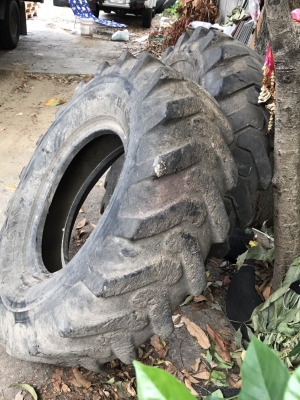 ยาง 14.00-24 สวยๆ คู่นี้ ราคา 4500 บาท ยาง 14.00-24 สวยๆ คู่นี้ ราคา 4500 บาท