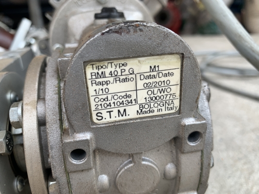 ขายมอเตอร์เกียร์แบบเพลาสวม Carpanelli S.T.M 1/4HP. 380V made in Italy อัตราทด 1:10 เพลาออกประมาณ 140รอบต่อนาที สภาพสวย หมุนนิ่ม พร้อมใช้งาน มี 6ตัวครับ ราคาตัวละ 2,000 บาท ขายมอเตอร์เกียร์แบบเพลาสวม Carpanelli S.T.M 1/4HP. 380V made in Italy อัตราทด 1:10 เพลาออกประมาณ 140รอบต่อนาที สภาพสวย หมุนนิ่ม พร้อมใช้งาน มี 6ตัวครับ ราคาตัวละ 2,000 บาท