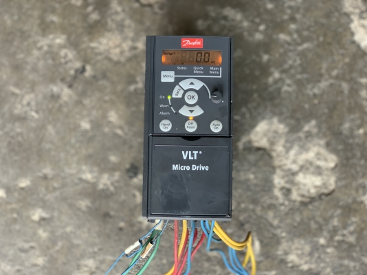 ขายอินเวอร์เตอร์ปรับรอบมอเตอร์ Danfoss Micro Drive VLT 3HP. และ 2HP. 380V สภาพสวย ตัดจากตู้ พร้อมใช้งาน