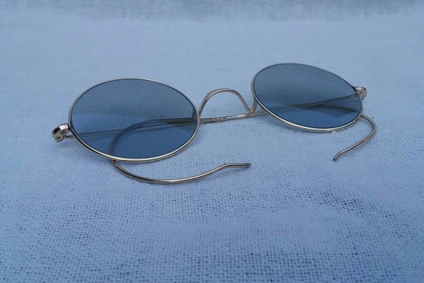 แว่นตาทรงโบราณ จอห์น เลนนอน'ส วินด์เซอร์ ราคาพิเศษ ! ทศวรรษที่ 1940's ทองโกลด์ฟิลด์ 12 K สัดส่วนทองคำบริสุทธิ์ 50\% เลนส์กระจกวินเทจ 'สีเทาสว่าง' Rare Antique ELILA HCO 20 : John Lennon's Wi แว่นตาทรงโบราณ จอห์น เลนนอน'ส วินด์เซอร์ ราคาพิเศษ ! ทศวรรษที่ 1940's ทองโกลด์ฟิลด์ 12 K สัดส่วนทองคำบริสุทธิ์ 50\% เลนส์กระจกวินเทจ 'สีเทาสว่าง' Rare Antique ELILA HCO 20 : John Lennon's Wi