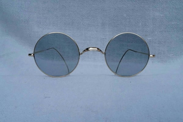 แว่นตาทรงโบราณ จอห์น เลนนอน'ส วินด์เซอร์ ราคาพิเศษ ! ทศวรรษที่ 1940's ทองโกลด์ฟิลด์ 12 K สัดส่วนทองคำบริสุทธิ์ 50\% เลนส์กระจกวินเทจ 'สีเทาสว่าง' Rare Antique ELILA HCO 20 : John Lennon's Wi แว่นตาทรงโบราณ จอห์น เลนนอน'ส วินด์เซอร์ ราคาพิเศษ ! ทศวรรษที่ 1940's ทองโกลด์ฟิลด์ 12 K สัดส่วนทองคำบริสุทธิ์ 50\% เลนส์กระจกวินเทจ 'สีเทาสว่าง' Rare Antique ELILA HCO 20 : John Lennon's Wi