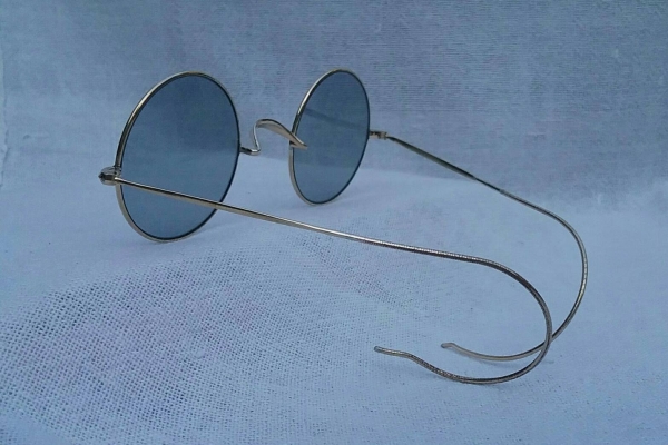 แว่นตาทรงโบราณ จอห์น เลนนอน'ส วินด์เซอร์ ราคาพิเศษ ! ทศวรรษที่ 1940's ทองโกลด์ฟิลด์ 12 K สัดส่วนทองคำบริสุทธิ์ 50\% เลนส์กระจกวินเทจ 'สีเทาสว่าง' Rare Antique ELILA HCO 20 : John Lennon's Wi แว่นตาทรงโบราณ จอห์น เลนนอน'ส วินด์เซอร์ ราคาพิเศษ ! ทศวรรษที่ 1940's ทองโกลด์ฟิลด์ 12 K สัดส่วนทองคำบริสุทธิ์ 50\% เลนส์กระจกวินเทจ 'สีเทาสว่าง' Rare Antique ELILA HCO 20 : John Lennon's Wi