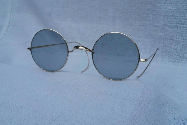 แว่นตาทรงโบราณ จอห์น เลนนอน'ส วินด์เซอร์ ราคาพิเศษ ! ทศวรรษที่ 1940's ทองโกลด์ฟิลด์ 12 K สัดส่วนทองคำบริสุทธิ์ 50\% เลนส์กระจกวินเทจ 'สีเทาสว่าง' Rare Antique ELILA HCO 20 : John Lennon's Wi แว่นตาทรงโบราณ จอห์น เลนนอน'ส วินด์เซอร์ ราคาพิเศษ ! ทศวรรษที่ 1940's ทองโกลด์ฟิลด์ 12 K สัดส่วนทองคำบริสุทธิ์ 50\% เลนส์กระจกวินเทจ 'สีเทาสว่าง' Rare Antique ELILA HCO 20 : John Lennon's Wi