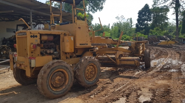 ขายรถเกรด KOMATSU GD28A-1 เอวอ่อน อินวอย ขายรถเกรด KOMATSU GD28A-1 เอวอ่อน อินวอย