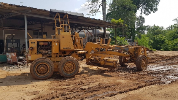 ขายรถเกรด KOMATSU GD28A-1 เอวอ่อน อินวอย ขายรถเกรด KOMATSU GD28A-1 เอวอ่อน อินวอย