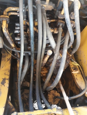 แพ๊คคู่ รถขุด KOMATSU PC120-3 และรถสิบล้อเทลเล่อร์บรรทุกอย่างสวย แพ๊คคู่ รถขุด KOMATSU PC120-3 และรถสิบล้อเทลเล่อร์บรรทุกอย่างสวย