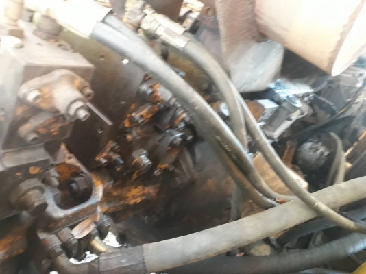 แพ๊คคู่ รถขุด KOMATSU PC120-3 และรถสิบล้อเทลเล่อร์บรรทุกอย่างสวย แพ๊คคู่ รถขุด KOMATSU PC120-3 และรถสิบล้อเทลเล่อร์บรรทุกอย่างสวย