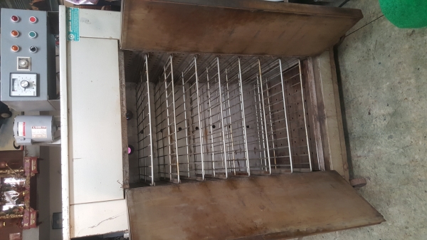 ขายตู้อบลมร้อนไฟฟ้า ของศูนย์เตาอบกล้วยน้ำไทย ไฟโรงงาน380v.