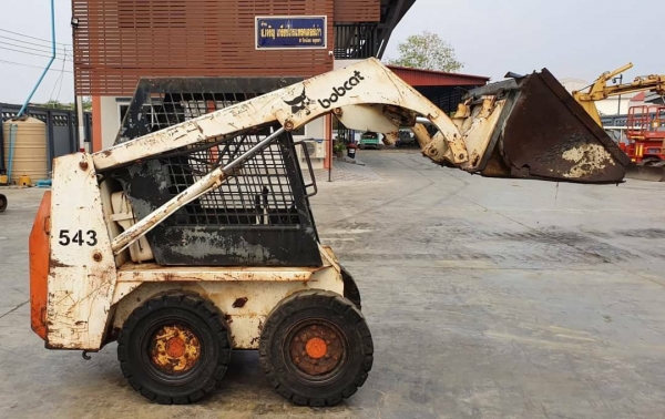 ขายด่วน105,000บาทรถตักยกป๊อบแคทตักยก0.8ตันคิวยกสูง3เมตรรถขับเคลื่อน4ล้อระบบเกียทอกยางตัน4เส้นรถนอกเพื่งนำเข้ามายังไม่เคยใช้งานในเมืองไทยเลย